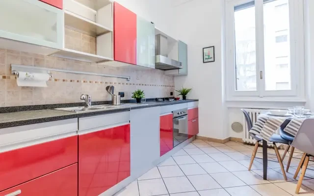 Wonderful and bright large double room in Milan in front of NABA and very close to IUlM and BOCCONI 4