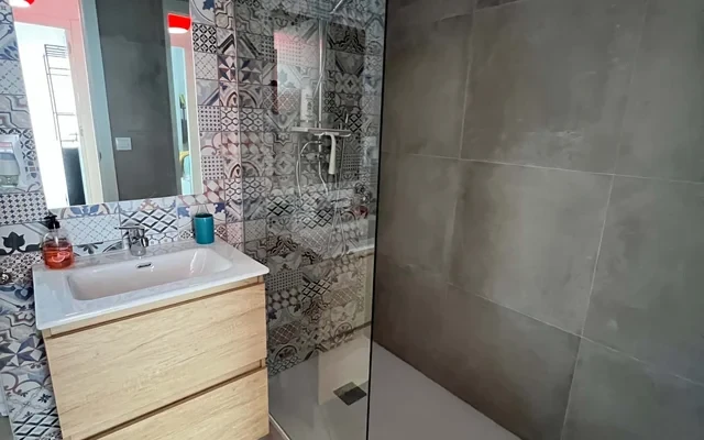 Apartment in Carrer de Francesc Baldomar, Valencia for 18 m² 4