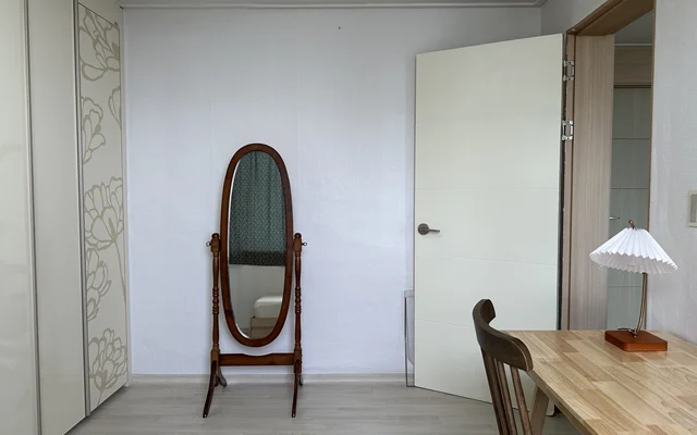 #40 Hyehwa, Four-Bedroom Apartment with Furniture 4