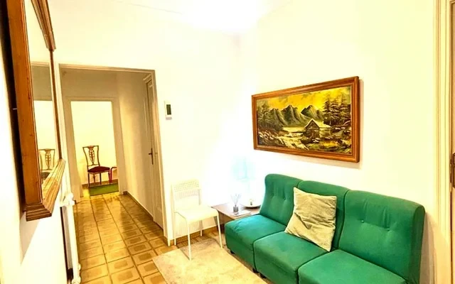 Carrer de Girona Barcelona 08037 Spain 3