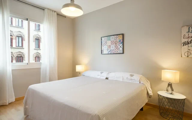 Great 4 bedroom flat in Eixample, fully equipped 0