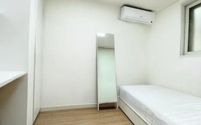 Very close from Sillim Subway Station - Seoul student accommodation - E