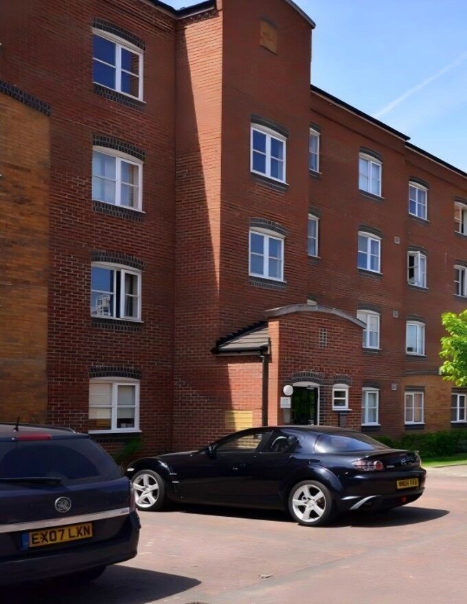 LH-Otter Close 2