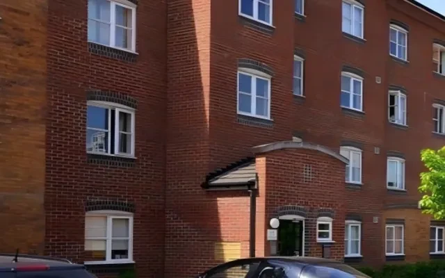 LH-Otter Close 0
