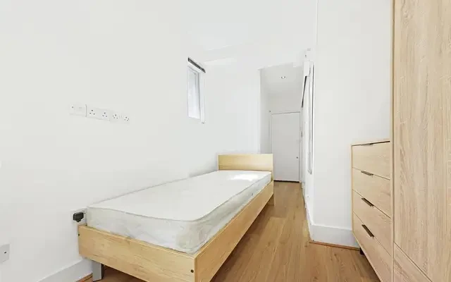 St Petersburgh Place, Hyde Park 1