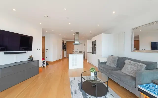 Arena Tower, 25 Crossharbour Plaza, London, E14 9UE 2