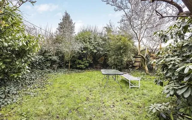 Plum Lane, London, SE18 3HG 3