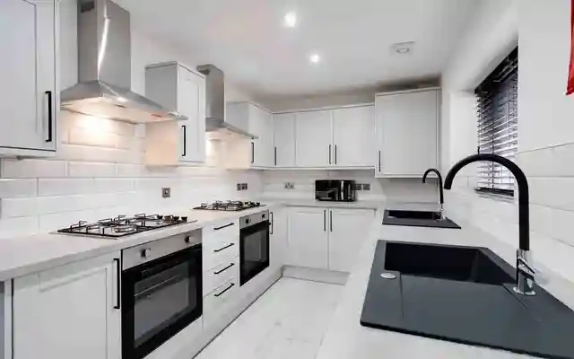 10 Leopold road, L7 4