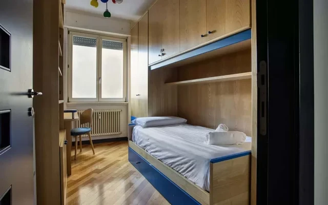 Attractive 2-bed flat near CityLife 4