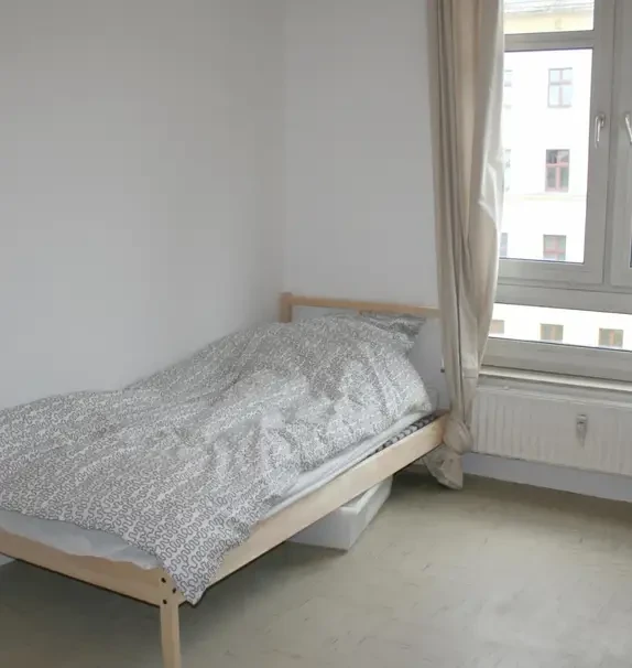 Neat single bedroom in Moabit