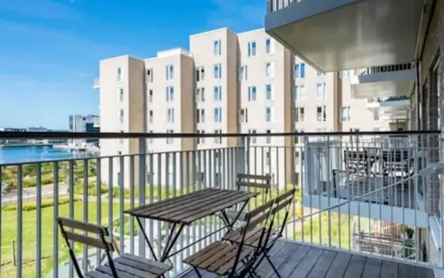 apartment near Teglholmsgade 4
