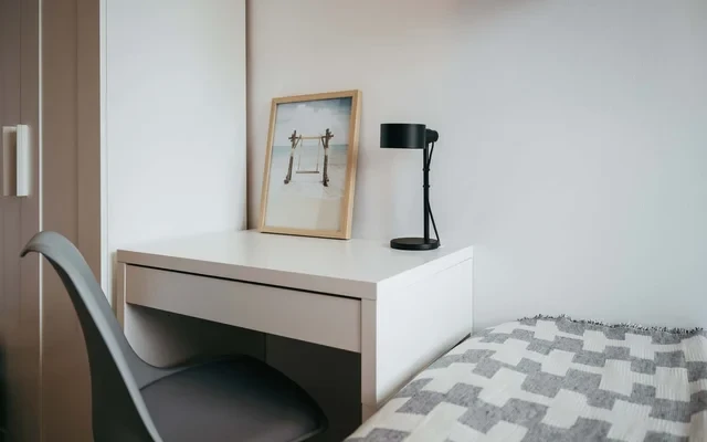 SUPER BRIGHT, NEWLY RENOVATED FLAT 1