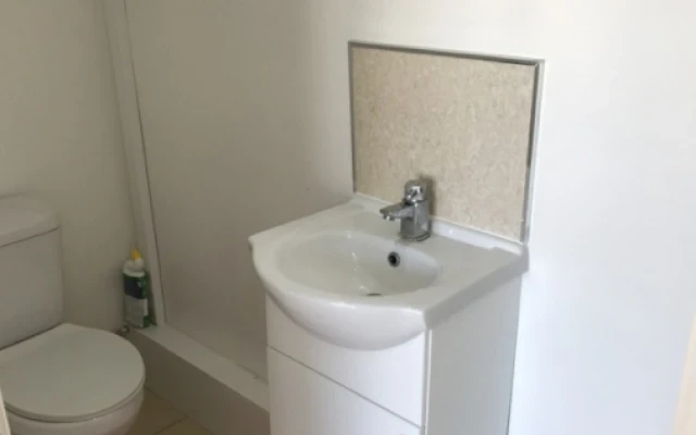 En-suite room close to Coventry University 1