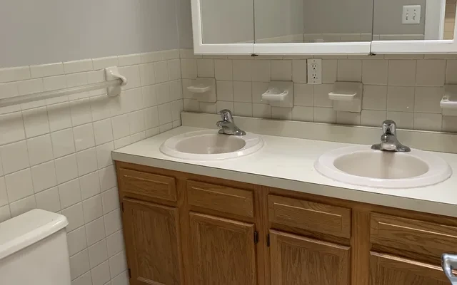 UCA - 3933 Pine Street 2