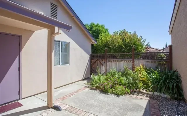 1424 Olympic Drive 2