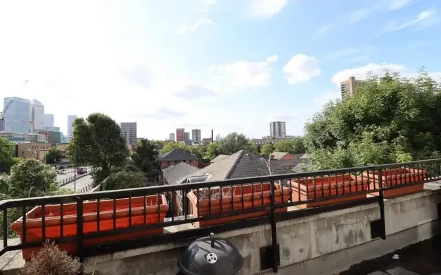 apartment in Poplar 0