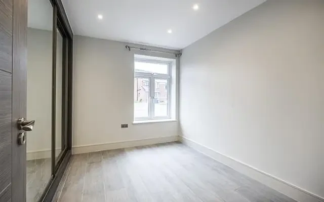 Pangbourne Drive, Stanmore, HA7 4RB 4