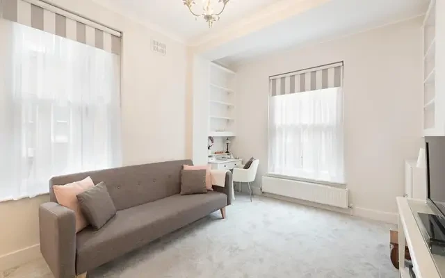 Nevern Square, Earls Court 3