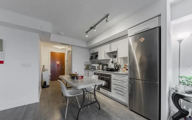 275 Village Green Square 4