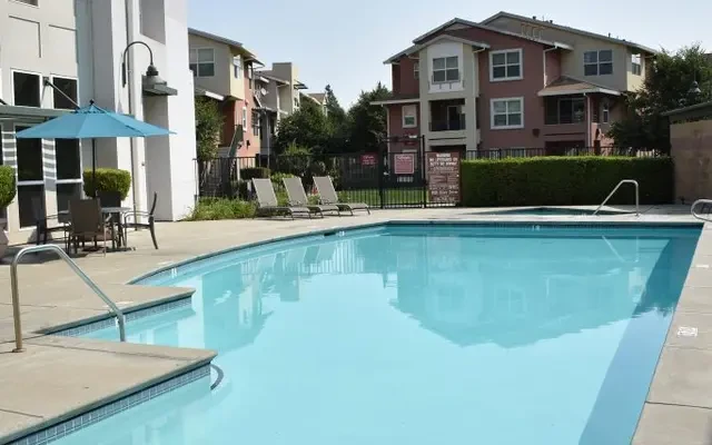 The Lexington Apartments - Davis student accommodation - Swimming pool