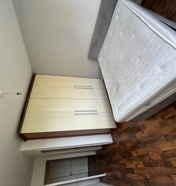 Mayeston crescent , Finglas Dublin 11,