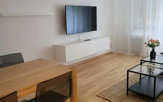 Moderne 3-Zimmer-Wohnung mit grossem Balkon 1