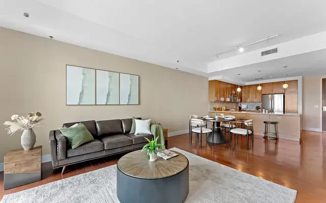 One University Circle 1