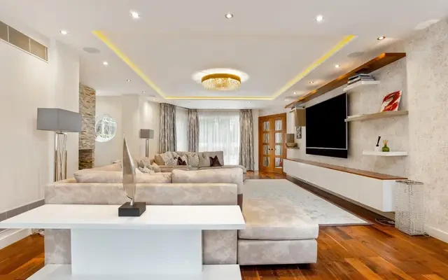 The Bishops Avenue, Hampstead Garden Suburb, N2 0AP 1