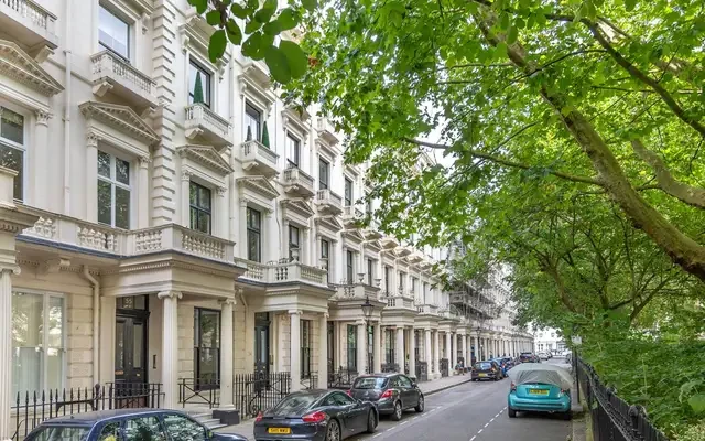 Queens Gardens, Lancaster Gate, W2 0