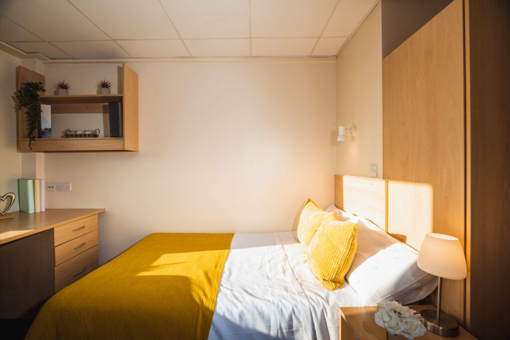 En-Suite With Standard Kitchen