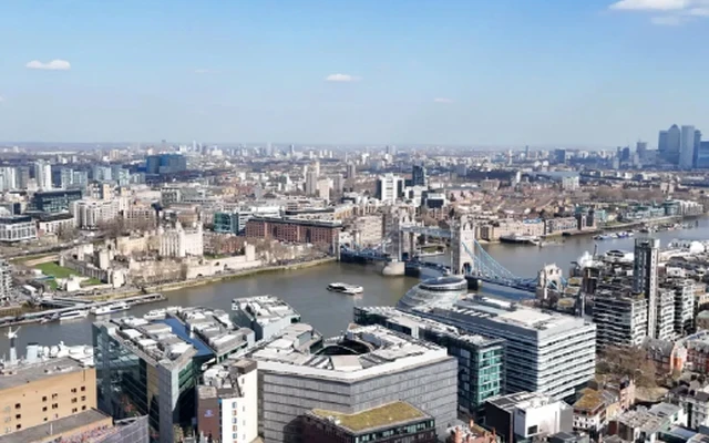 Lit London Bridge Residence 1