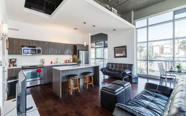 Deluxe Studio in a Glass Walled Building in Hollywood - Los Angeles student accommodation