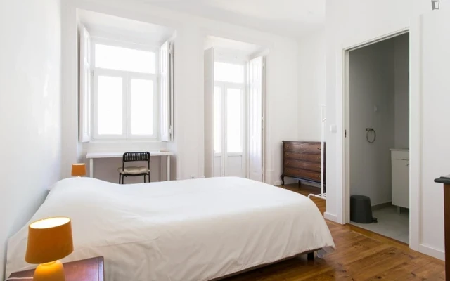 Very modern 7-bedroom apartment near the Anjos metro 1
