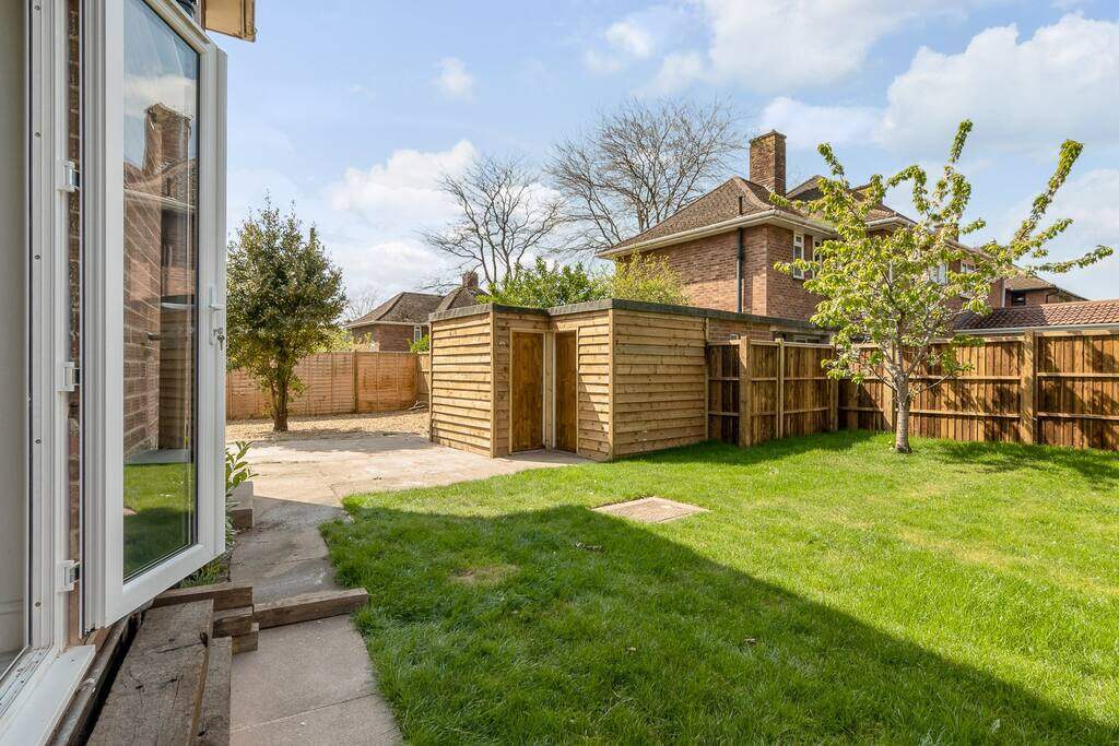 7 Bed Contractor House
