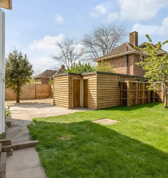 7 Bed Contractor House