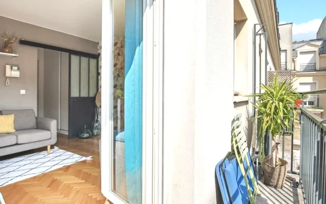 PARIS 18e·27m²·F1·Studio·With furniture 3
