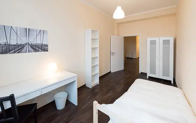 Neat single bedroom in a student flat, in Pasing 3