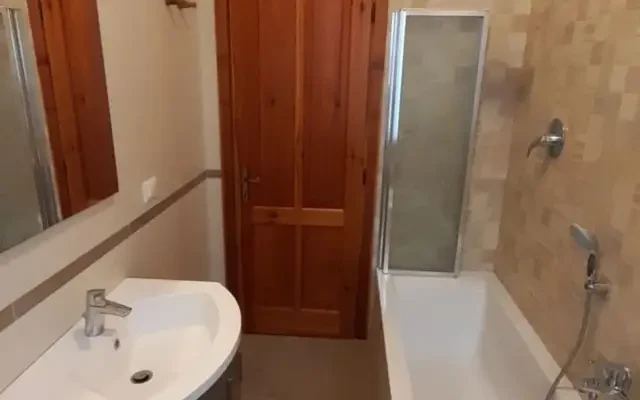 Single bedroom in a 3-bedroom apartment in Loreto 4