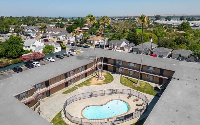 Oakridge Apartments 0