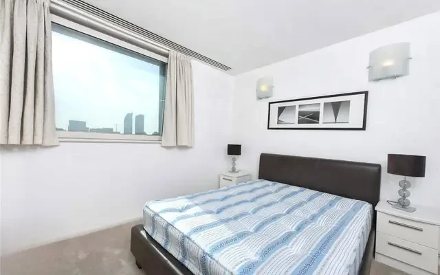 LH-Westminster Bridge Road 4