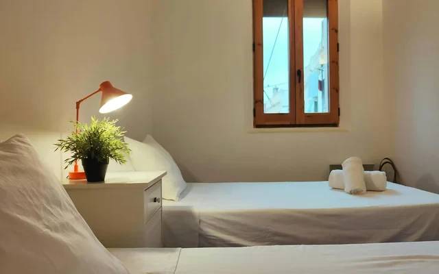 R.G. Central , Tranquil 1BR apt. 2BEDS. La Rambla! 3
