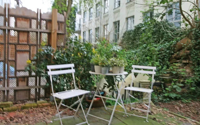 Grosszugig geschnitten und mit Gartenterrasse 2