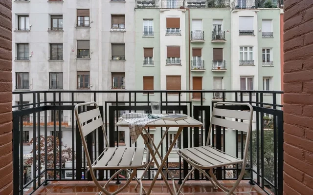 Arp - 3 bedrooms and balcony in Goya 1