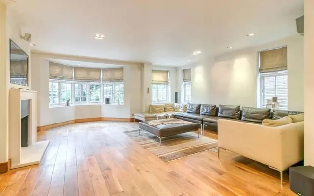 The Bishops Avenue, London, N2 0AP 2