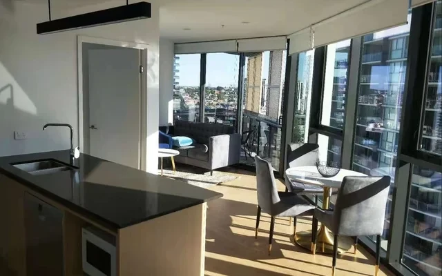 1 Cordelia St 4