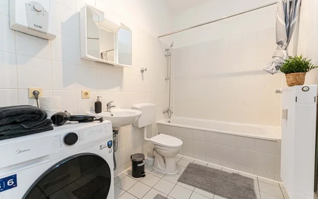 spacious apartment in a central location in Berlin 3