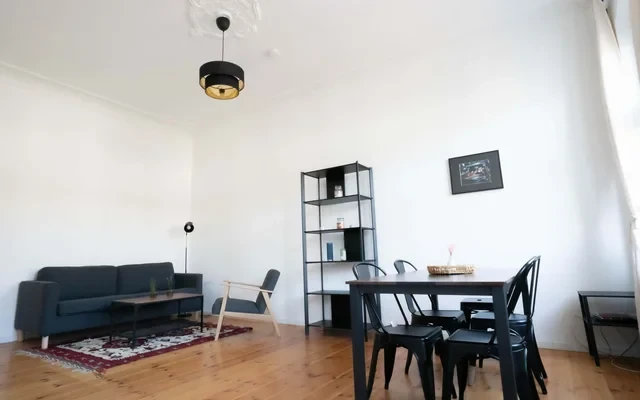 Moderne und helle Kiez-Wohnung ganz oben 1