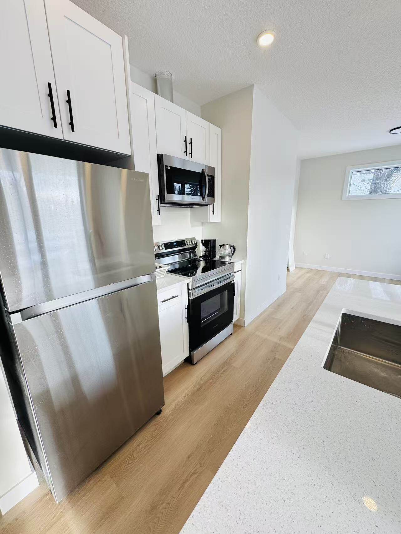 11304 72 Avenue 3