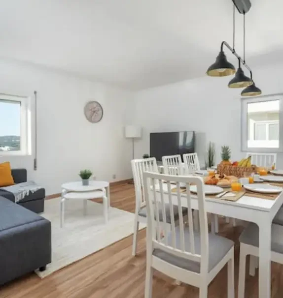 apartment near Avenida 25 de Abril