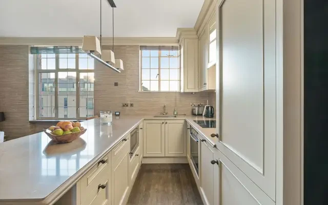 Meriden Court, Chelsea Manor Street, London, SW3 3TT 2